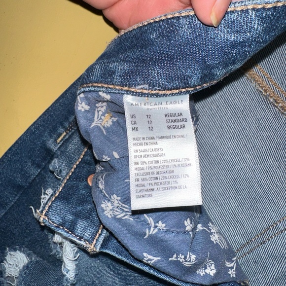 Women’s American Eagle Jeans - Picture 3 of 4
